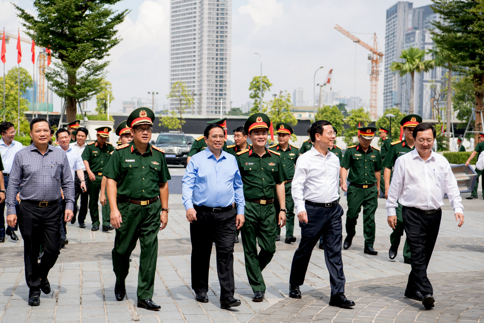 Chuyến thăm và làm việc của TTCP với Viettel nhằm kiểm tra, đánh giá, đôn đốc việc thực hiện Nghị quyết Đại hội XIII của Đảng, kế hoạch phát triển KT-XH 5 năm, chiến lược phát triển KT-XH xã hội 10 năm, chương trình phục hồi và phát triển, chương trình CĐS, phát triển xanh, phát triển năng lượng sạch