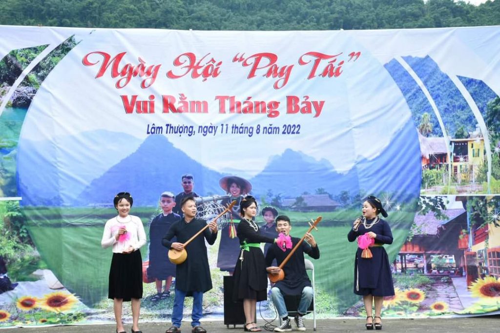 Tết “Pay tái"