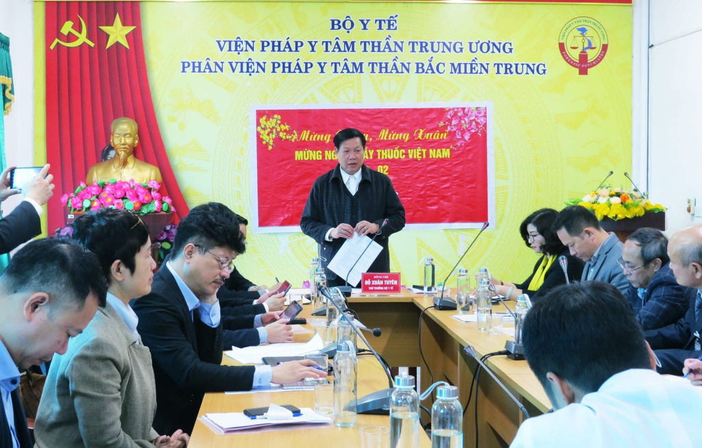 Thứ trưởng Đỗ Xuân Tuyên chủ trì buổi làm việc tại Phân viện Pháp y tâm thần Bắc miền Trung.