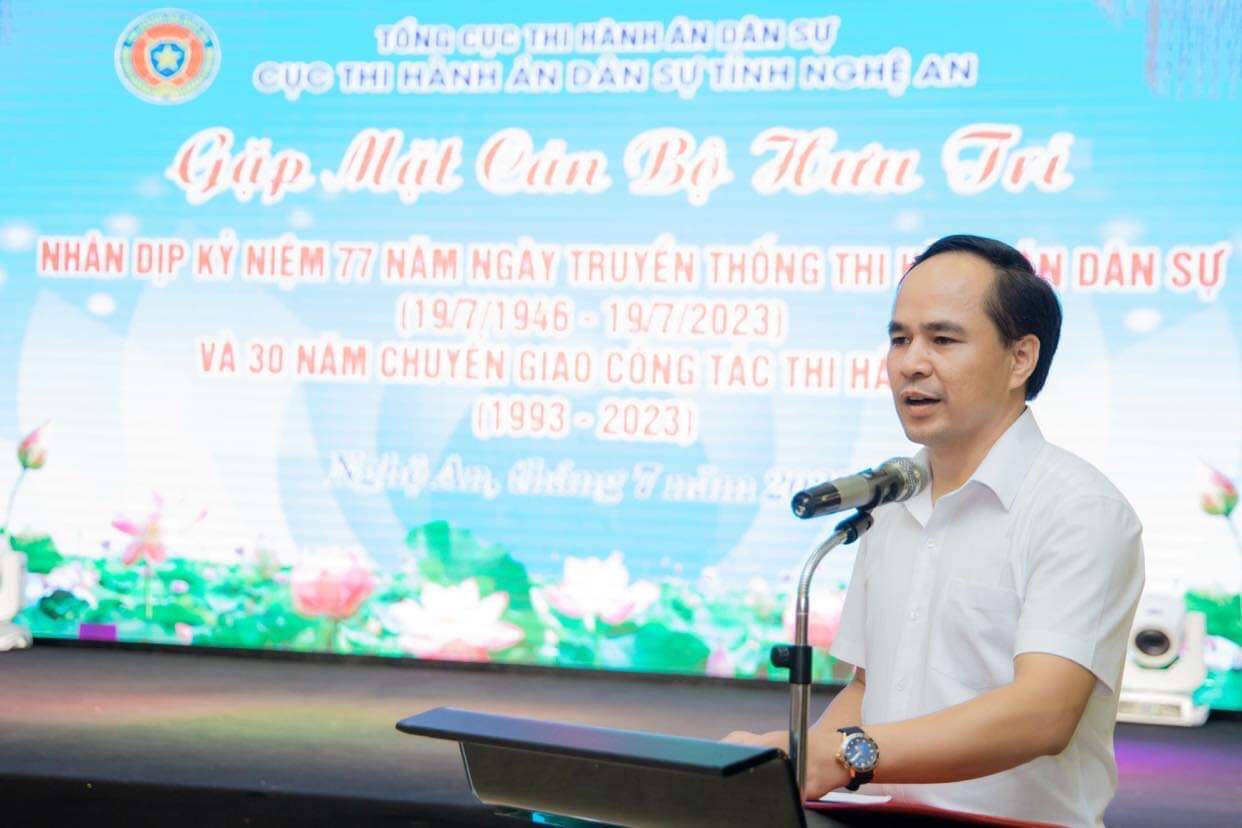 Ông Phạm Quốc Nam – Bí thư Đảng uỷ, Cục trưởng Cục THADS tỉnh Nghệ An phát biểu tại chương trình gặp mặt cán bộ hưu trí của các cơ quan Thi hành án dân sự trên địa bàn tỉnh qua các thời kỳ