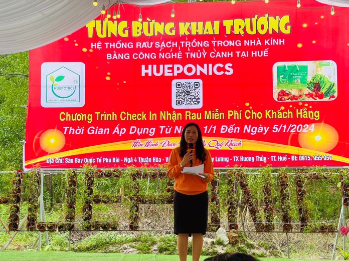 : Bà Phạm Thị Thủy, Phó Chủ tịch UBND phường Thủy Lương, thị xã Hương Thủy phát biểu tại buổi lễ.