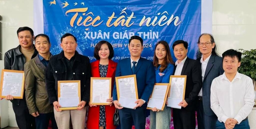 Tiệc tất niên và trao thư cảm ơn của Tạp chí tới các Mạnh Thường Quân