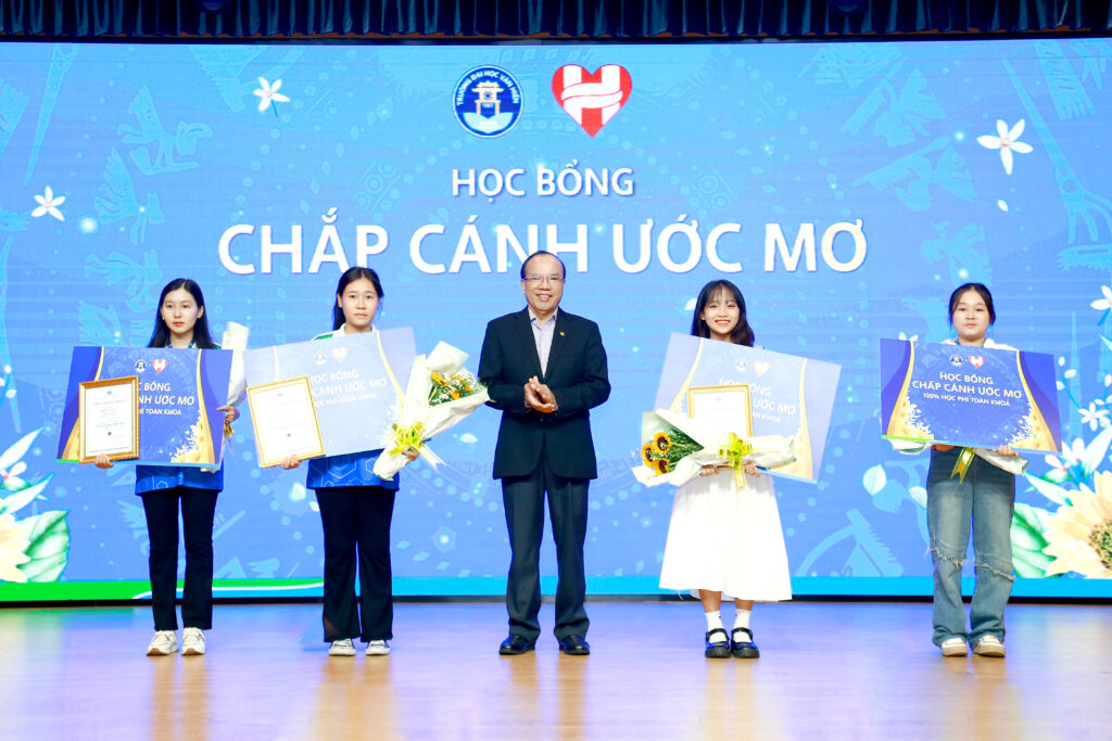 Trường Đại học Văn Hiến công bố chương trình học bổng “Kết nối tinh hoa – Khuyến tài”