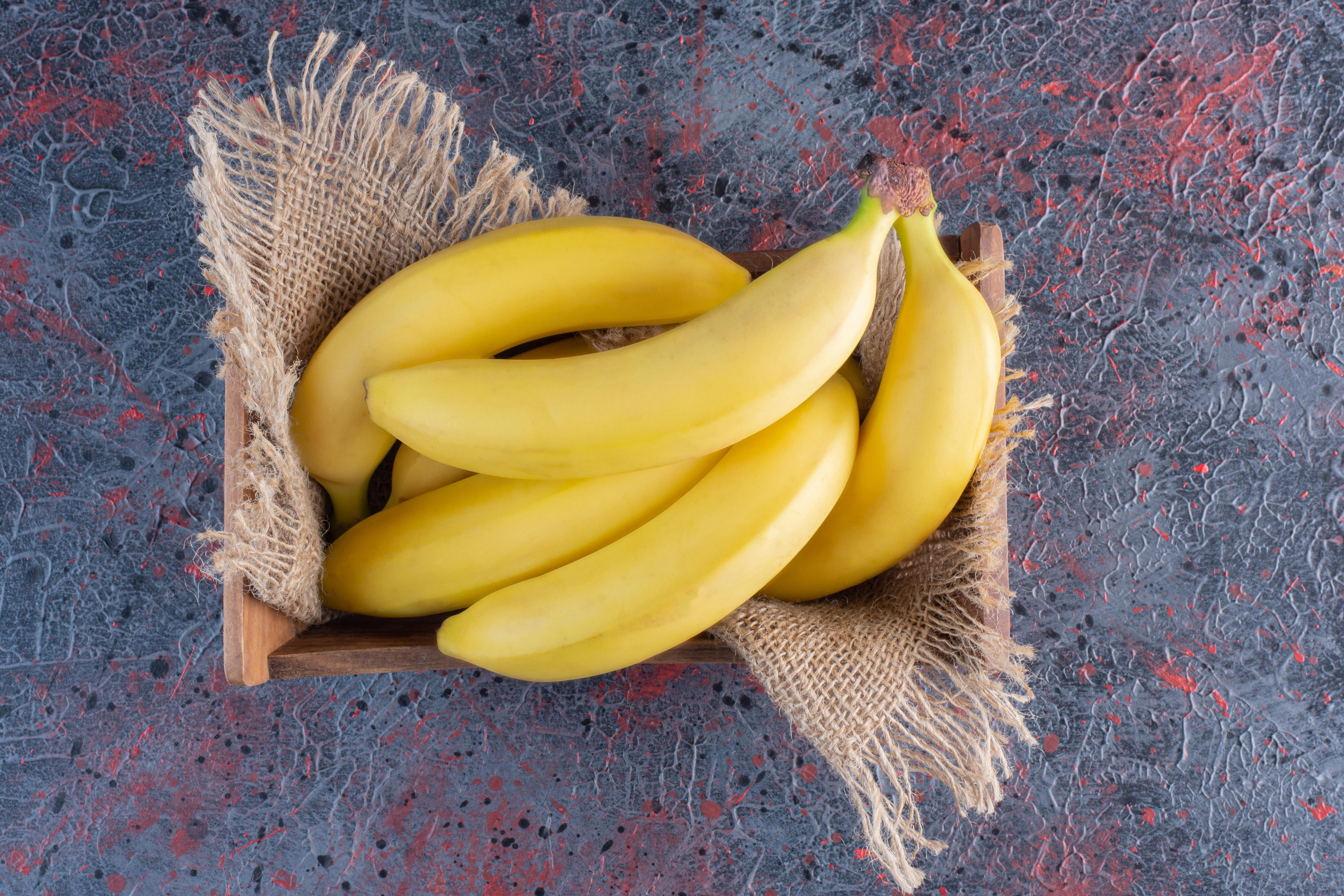 pile-banana-wooden-box-colorful-surface-min-1731898866.jpg