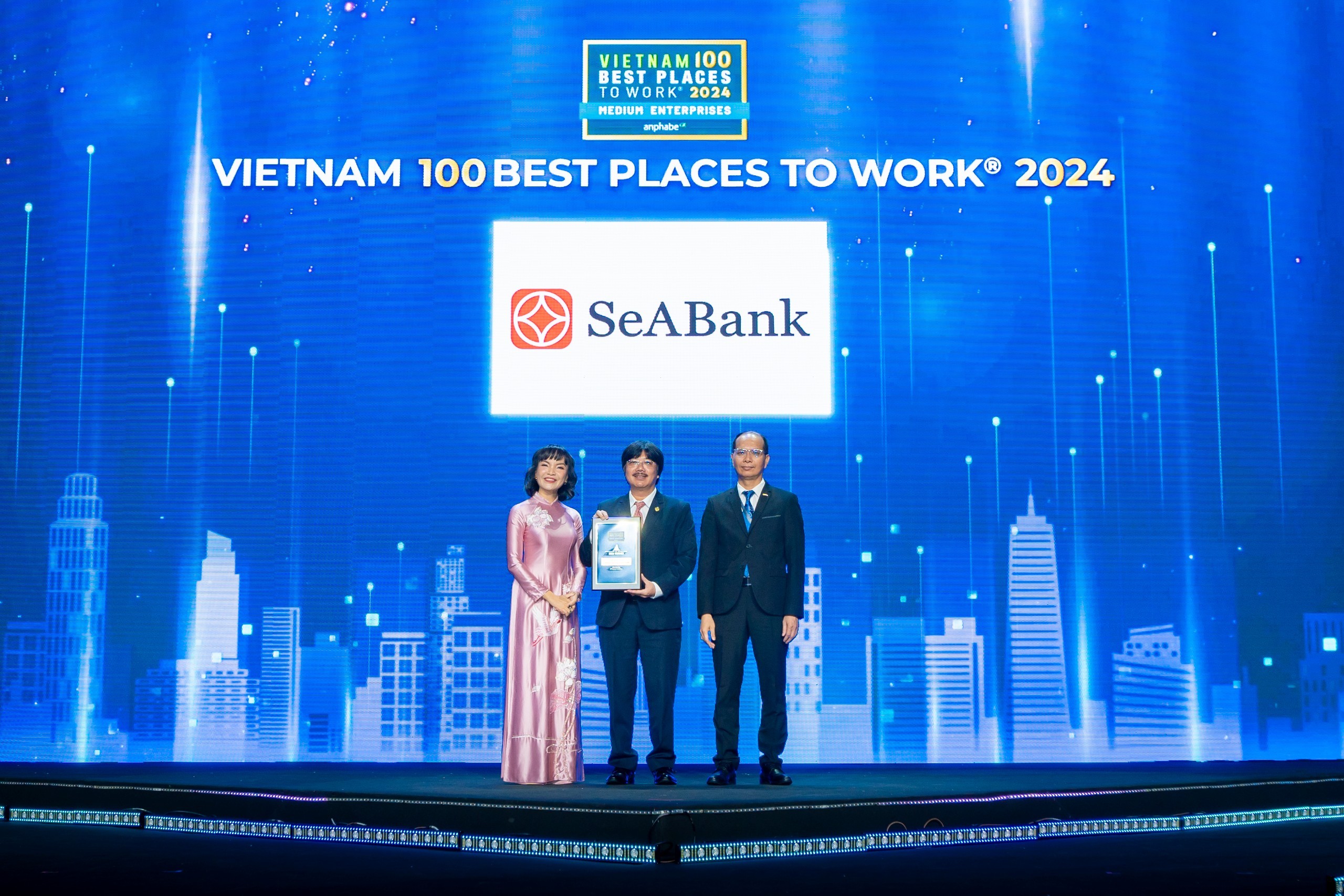 seabank-duoc-vinh-danh-noi-lam-viec-tot-nhat-viet-nam-2024-1733637848.jpg