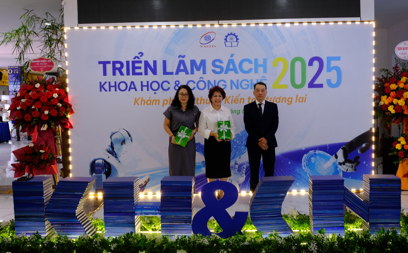 trien-lam-sach-khoa-hoc-cong-nghe-1747362715.png