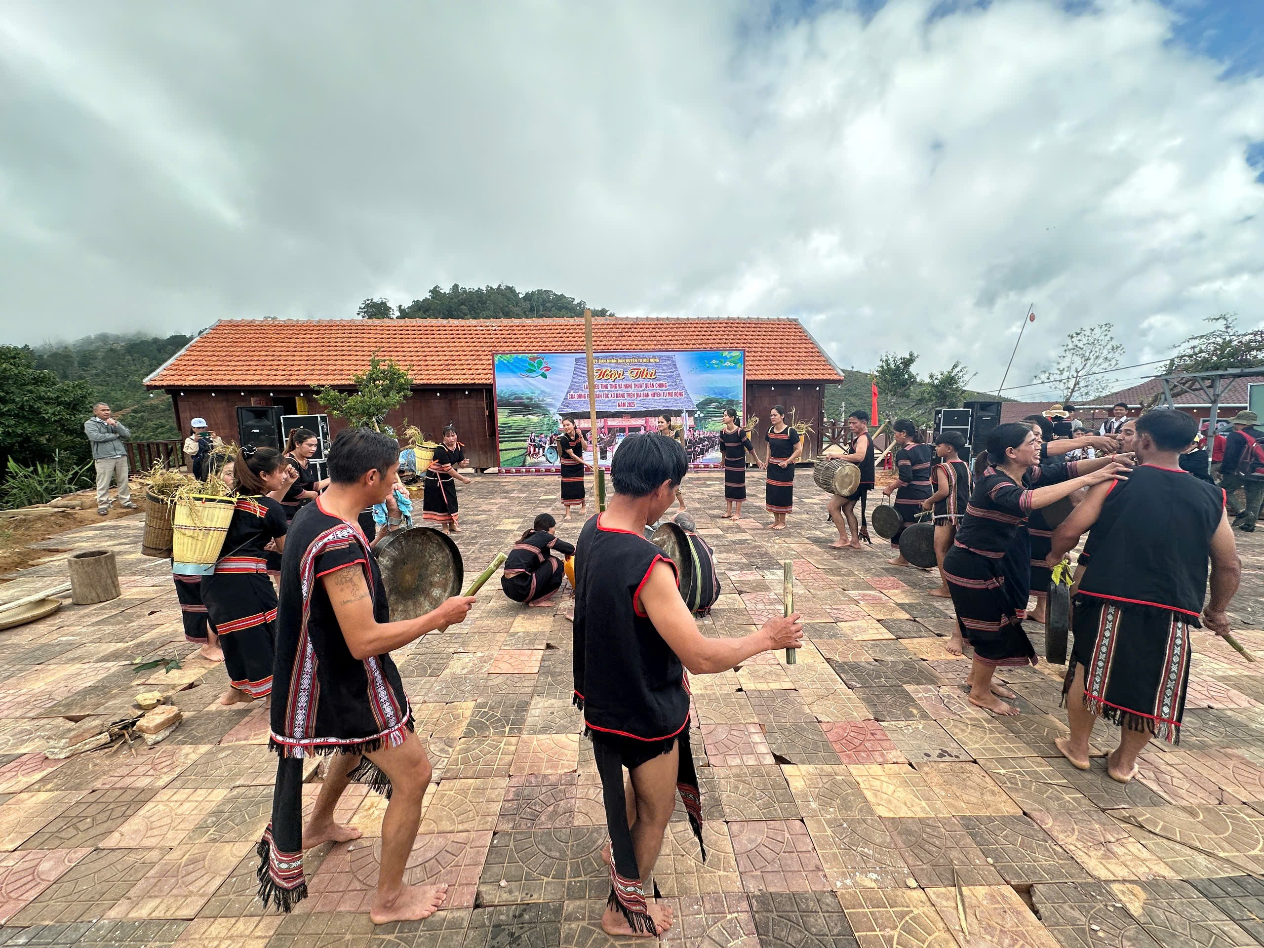 cho-phien-sam-ngoc-linh-stnn-1-1749524766.jpg