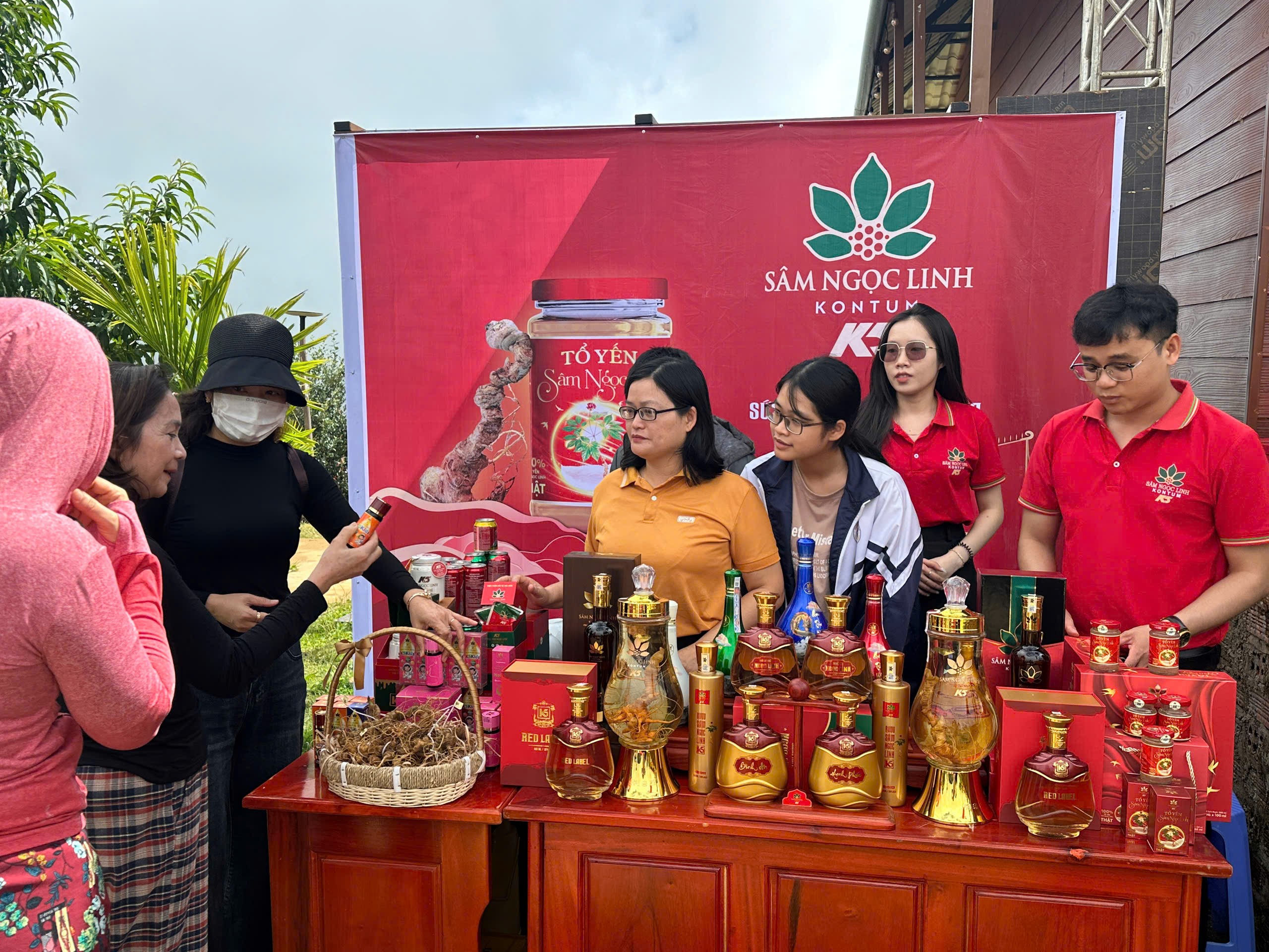 cho-phien-sam-ngoc-linh-stnn-4-1749524766.jpg