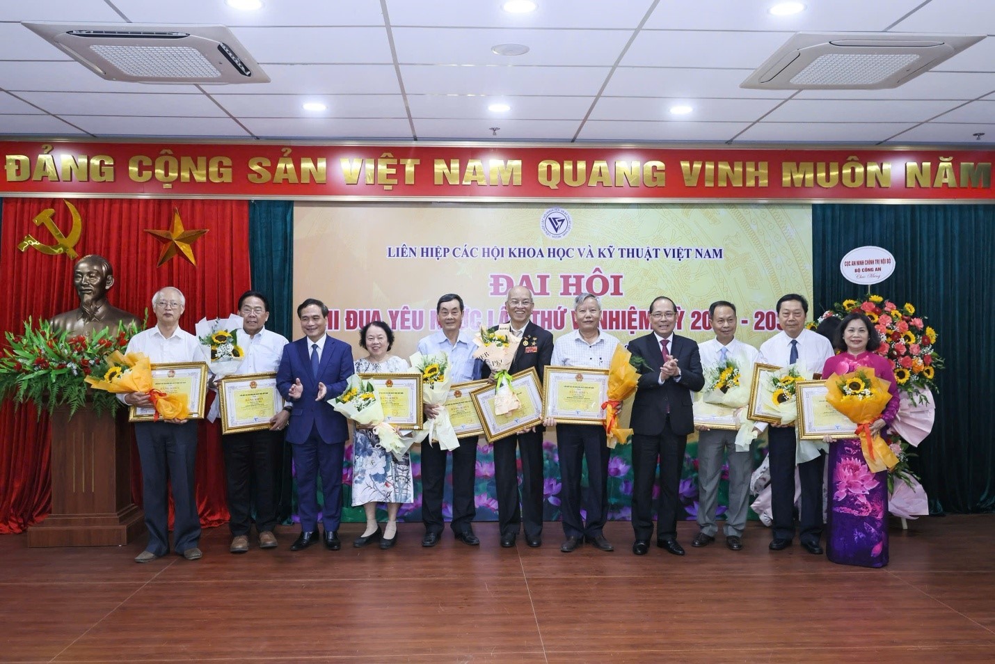 dai-hoi-thi-dua-lhh-stnn-7-1749787818.jpg