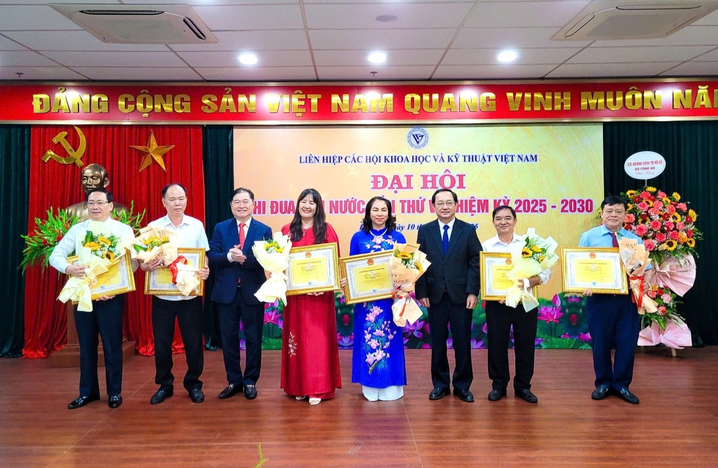 dai-hoi-thi-dua-lhh-stnn-8-1749787819.jpg