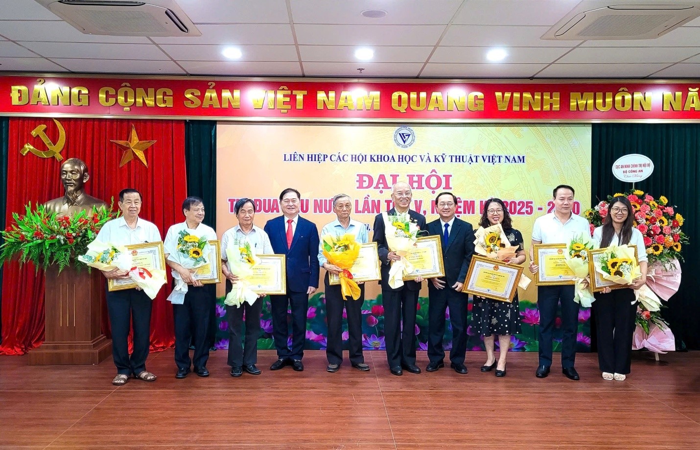 dai-hoi-thi-dua-lhh-stnn-9-1749787819.jpg
