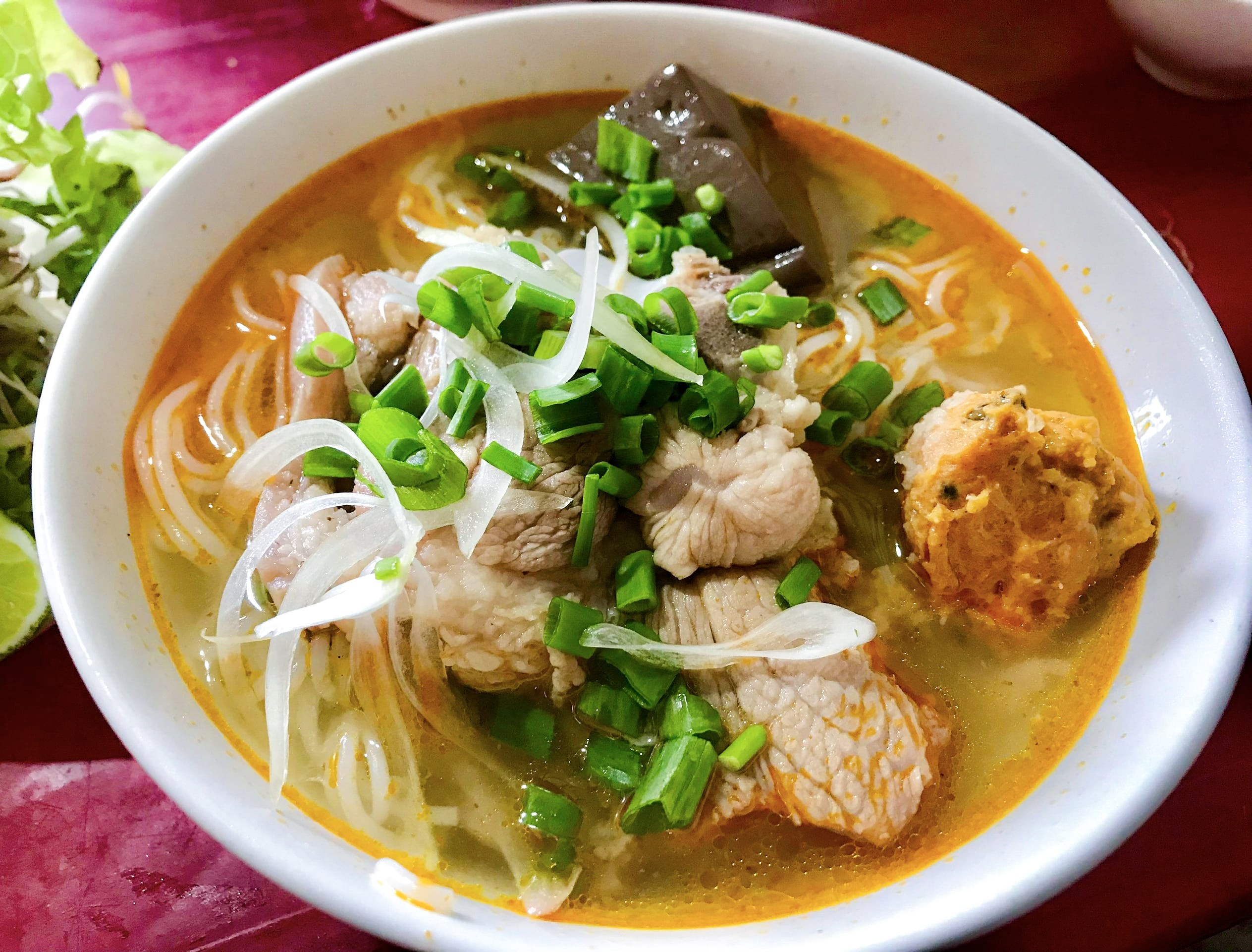 tri-thuc-dan-gian-bun-ho-hue-le-mung-lua-moi-stnn-1-min-1751853314.jpg