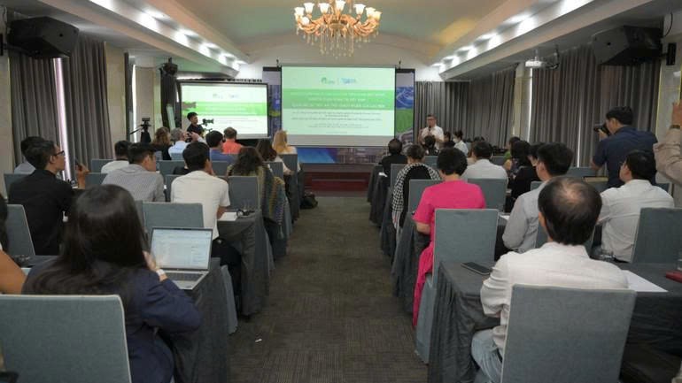 tiep-suc-doanh-nghiep-chuyen-doi-ktx-stnn-2-1752646374.jpg