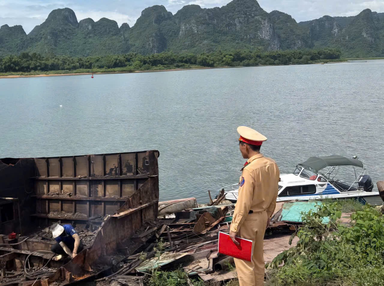xu-ly-khai-thac-cat-tra-phep-quang-tri-stnn-1-1752804115.jpg