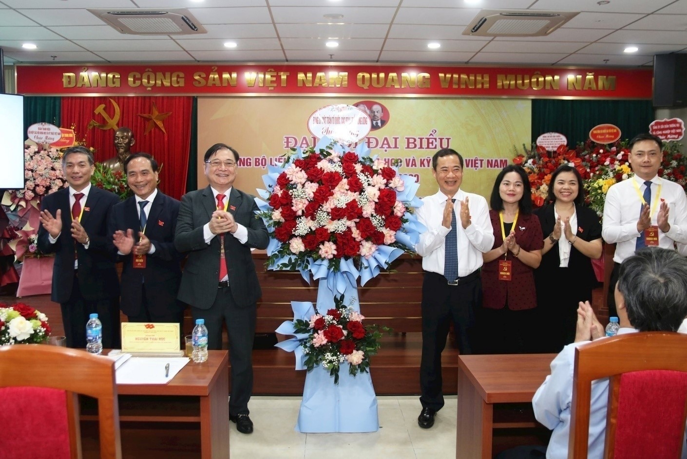 dai-hoi-dang-bo-vusta-10-1753145910.jpg