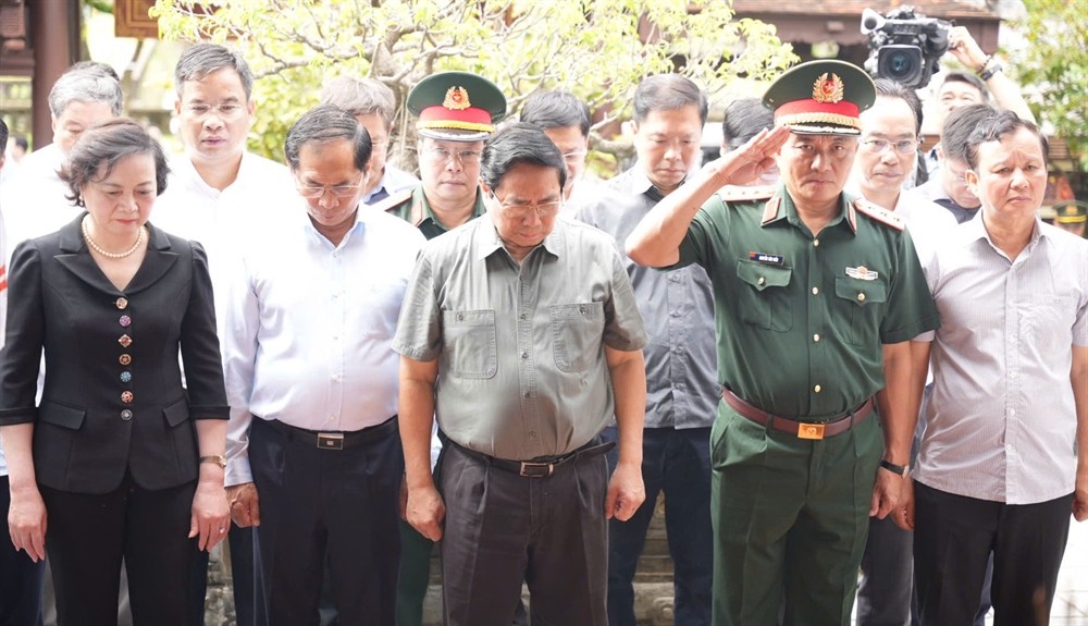 thu-tuong-pham-minh-chinh-vieng-dai-tuong-nguyen-chi-thanh-stnn-2-1753693615.jpg