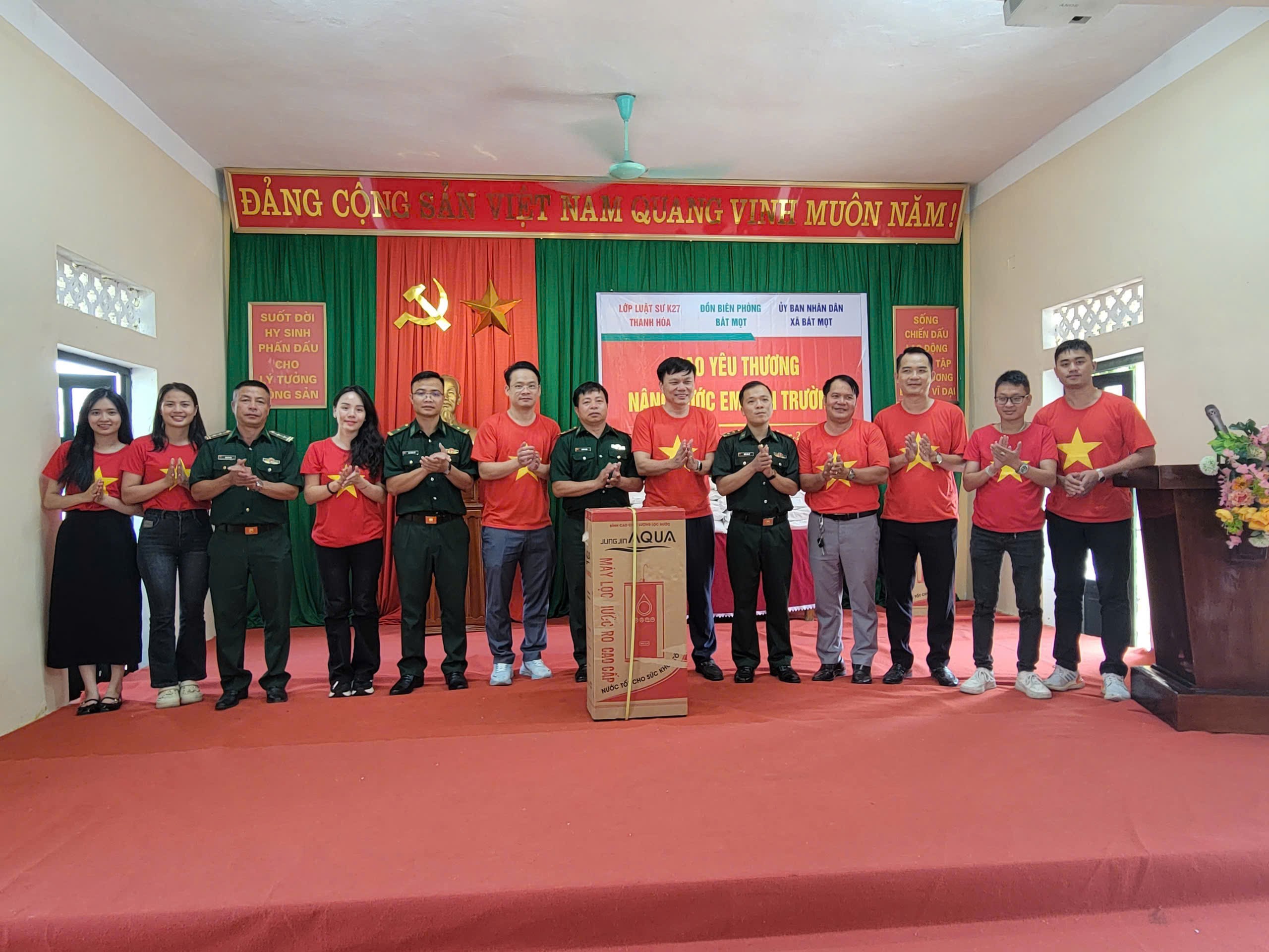 trao-yeu-thuong-nang-buoc-toi-truong-stnn-1753948302.jpg