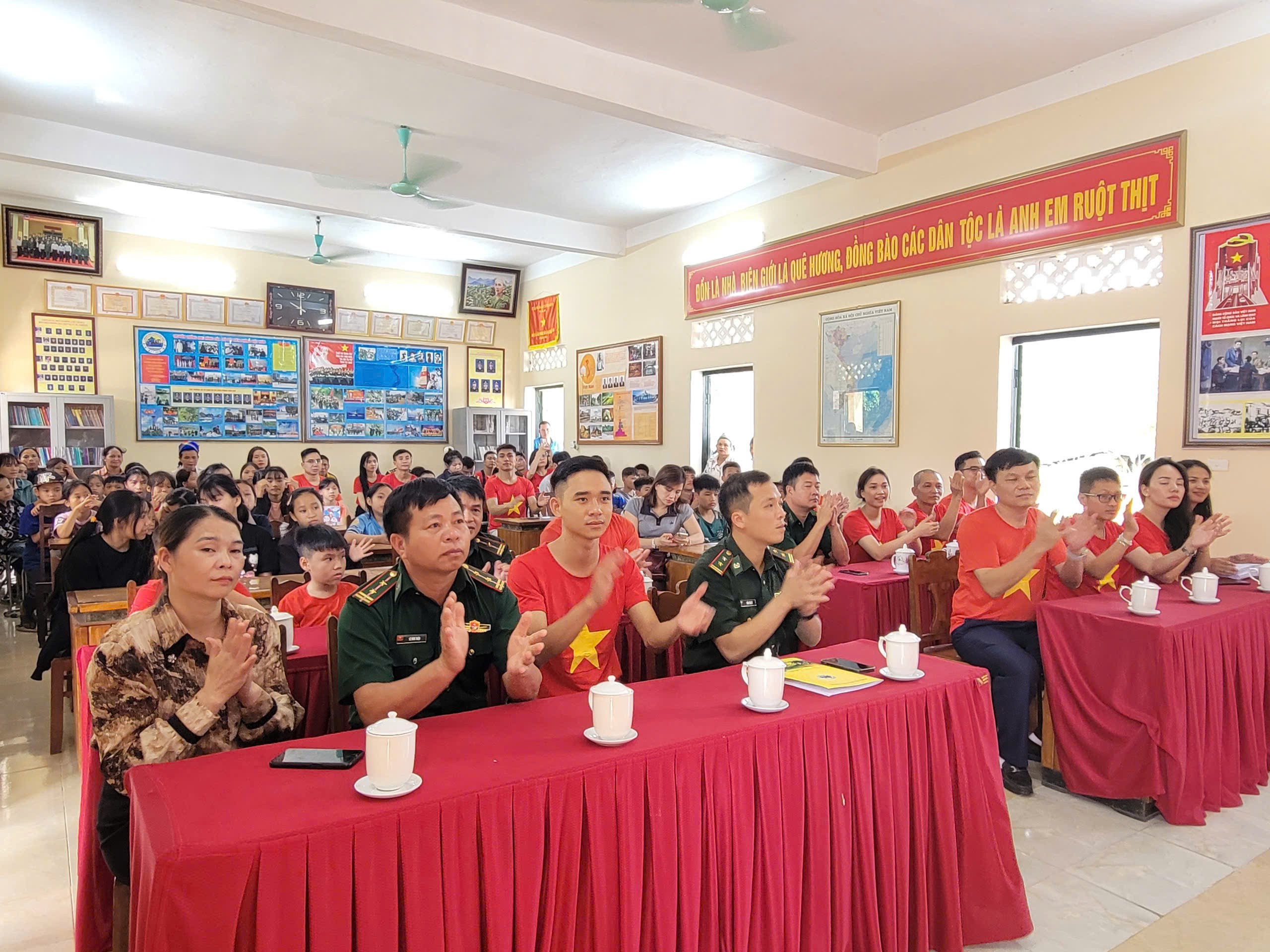 trao-yeu-thuong-nang-buoc-toi-truong-stnn-2-1753948303.jpg