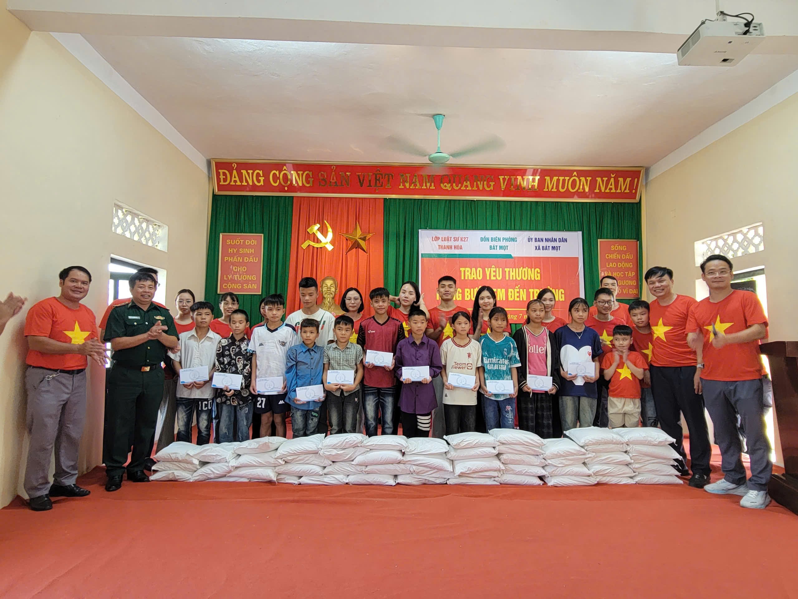 trao-yeu-thuong-nang-buoc-toi-truong-stnn-3-1753948302.jpg