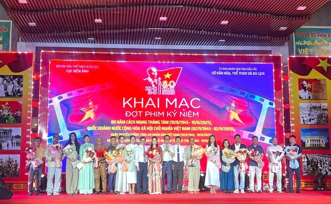 khai-mac-dot-phim-ki-niem-ngay-le-lon-cua-dat-nuoc-stnn-1755056641.jpeg