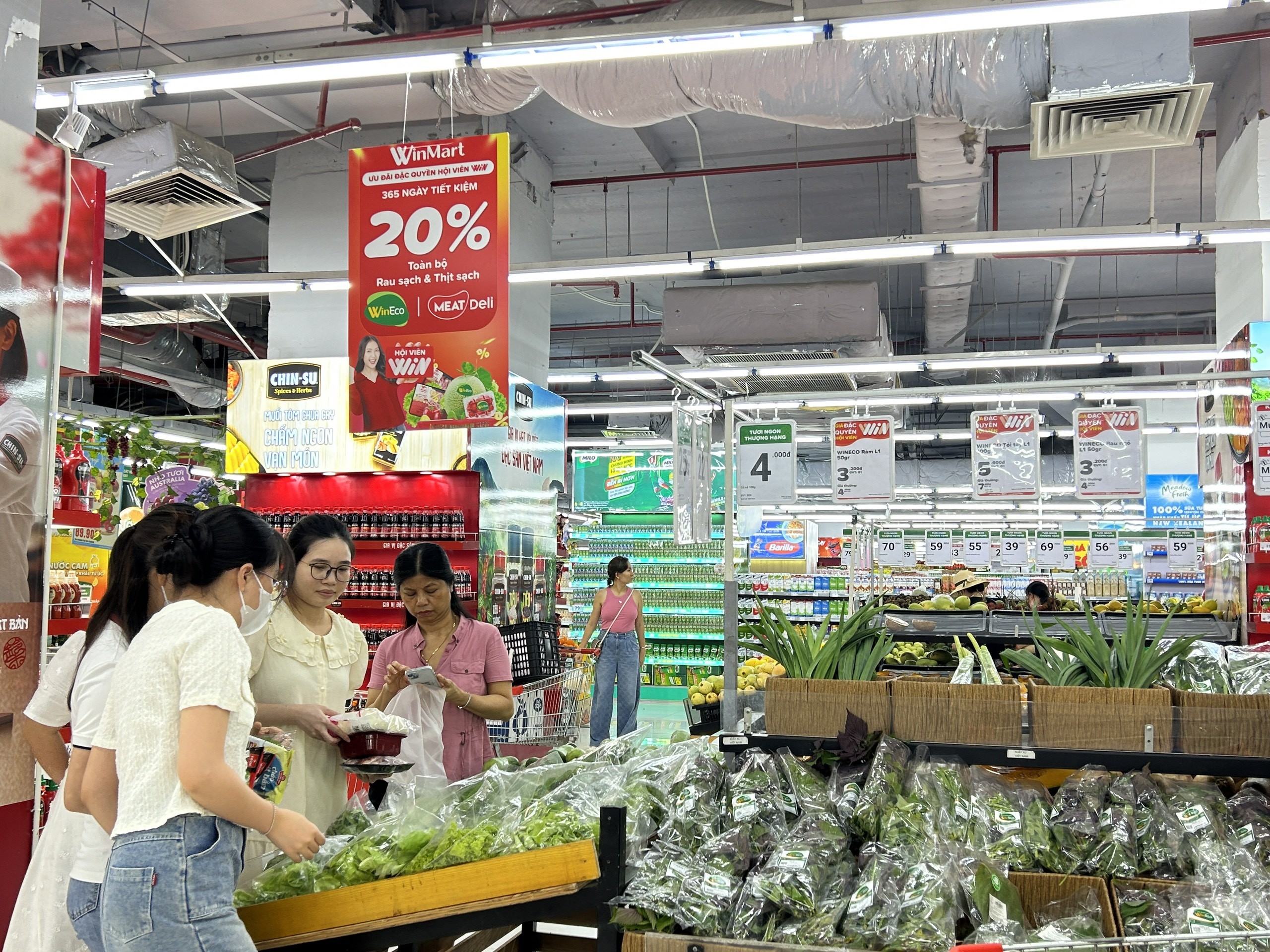 khach-hang-mua-sam-tai-sieu-thi-winmart-4-1755595214.jpg