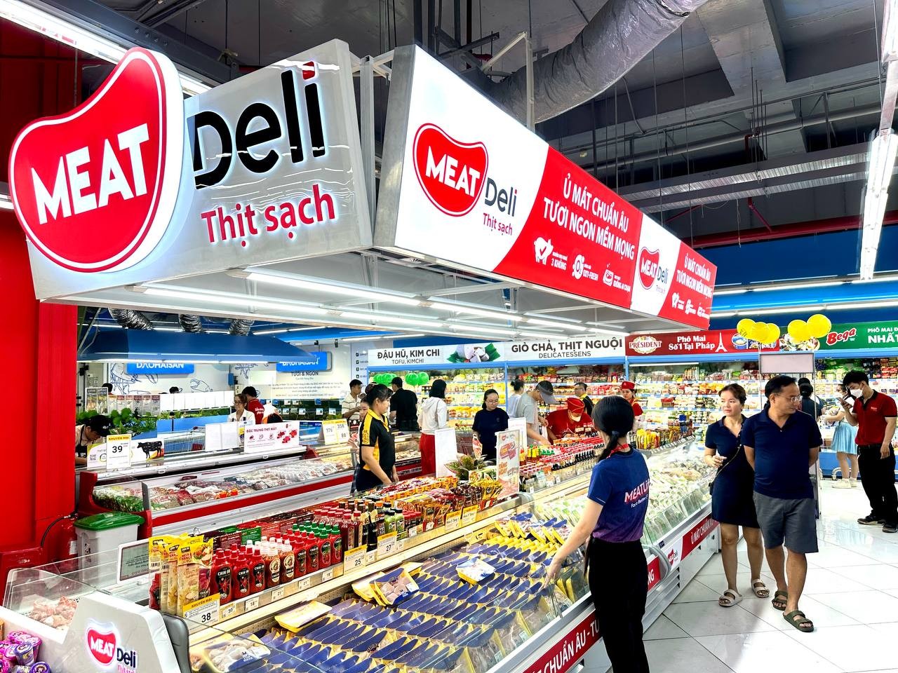 khach-hang-de-dang-tim-thay-cac-san-pham-thit-sach-tuoi-ngon-tai-sieu-thi-winmart-1757550147.jpg