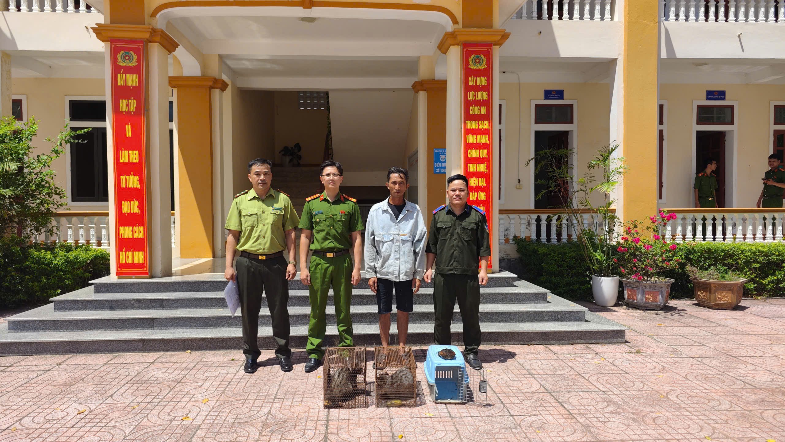 ban-giao-dv-quy-hiem-vqg-vu-quang-sinhthainongnghiep-1-1757994386.jpg