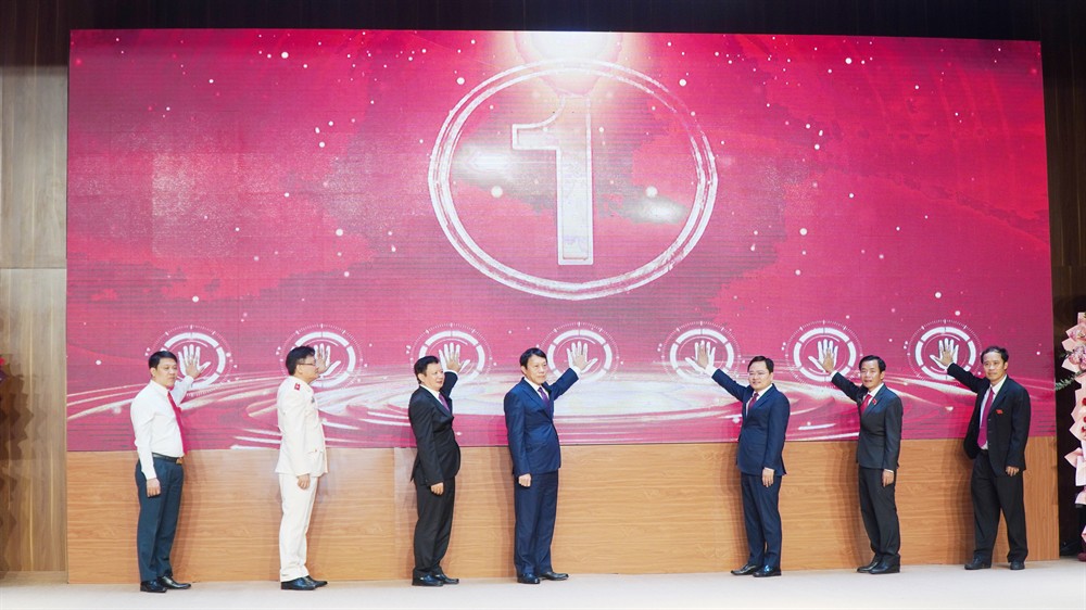 dai-tuong-lam-tam-quang-du-le-gan-bien-cong-an-hue-stnn-1-1759463251.jpg