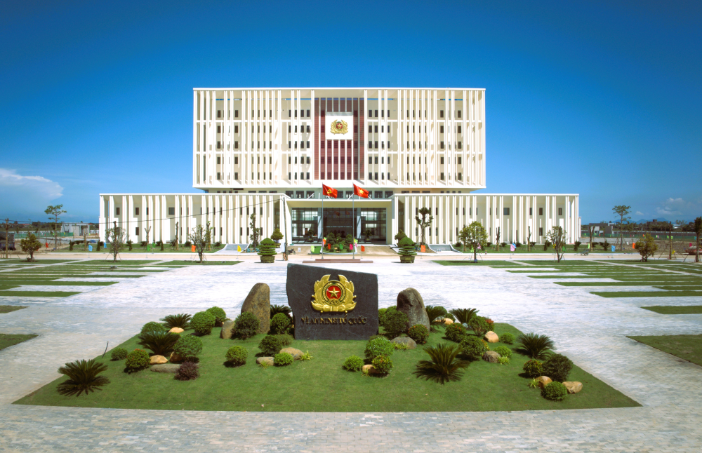 dai-tuong-lam-tam-quang-du-le-gan-bien-cong-an-hue-stnn-2-1759463251.jpg