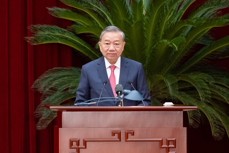 be-mac-hoi-nghi-tw-13-stnn-1759892983.jpg