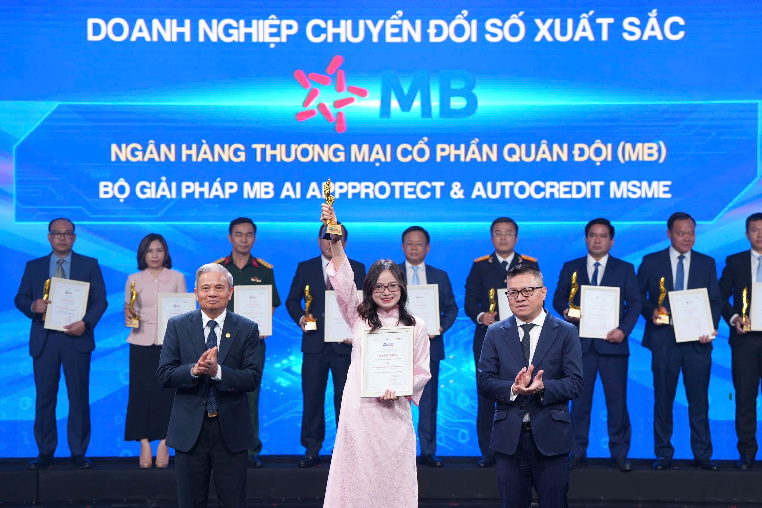 ngan-hang-quan-doi-1-1760020188.jpg