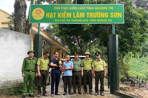ban-giao-chim-hong-hoang-quy-hiem-stnn-1-1760495452.jpg