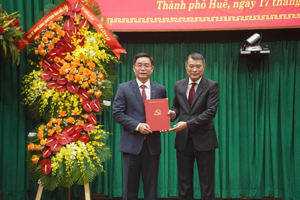 tan-bi-thu-thanh-uy-hue-1-1760923534.jpg