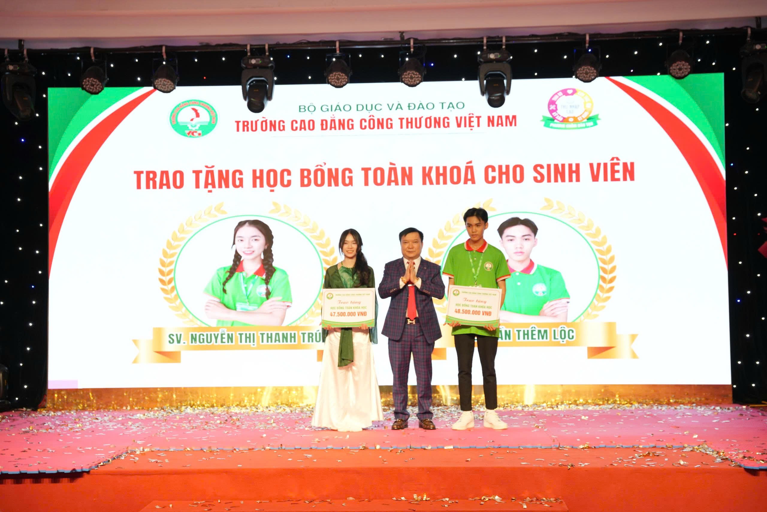 chuyen-doi-so-tai-truong-cd-cong-thuong-stnn-1-1763345246.jpg