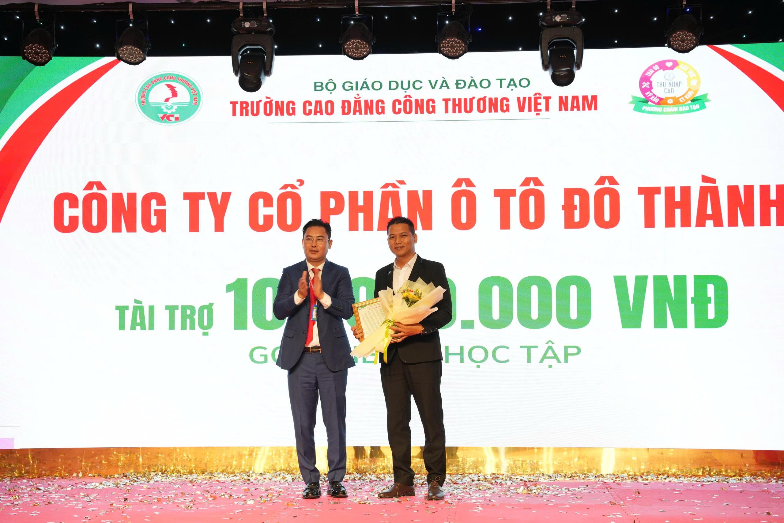 chuyen-doi-so-tai-truong-cd-cong-thuong-stnn-2-1763345246.jpg