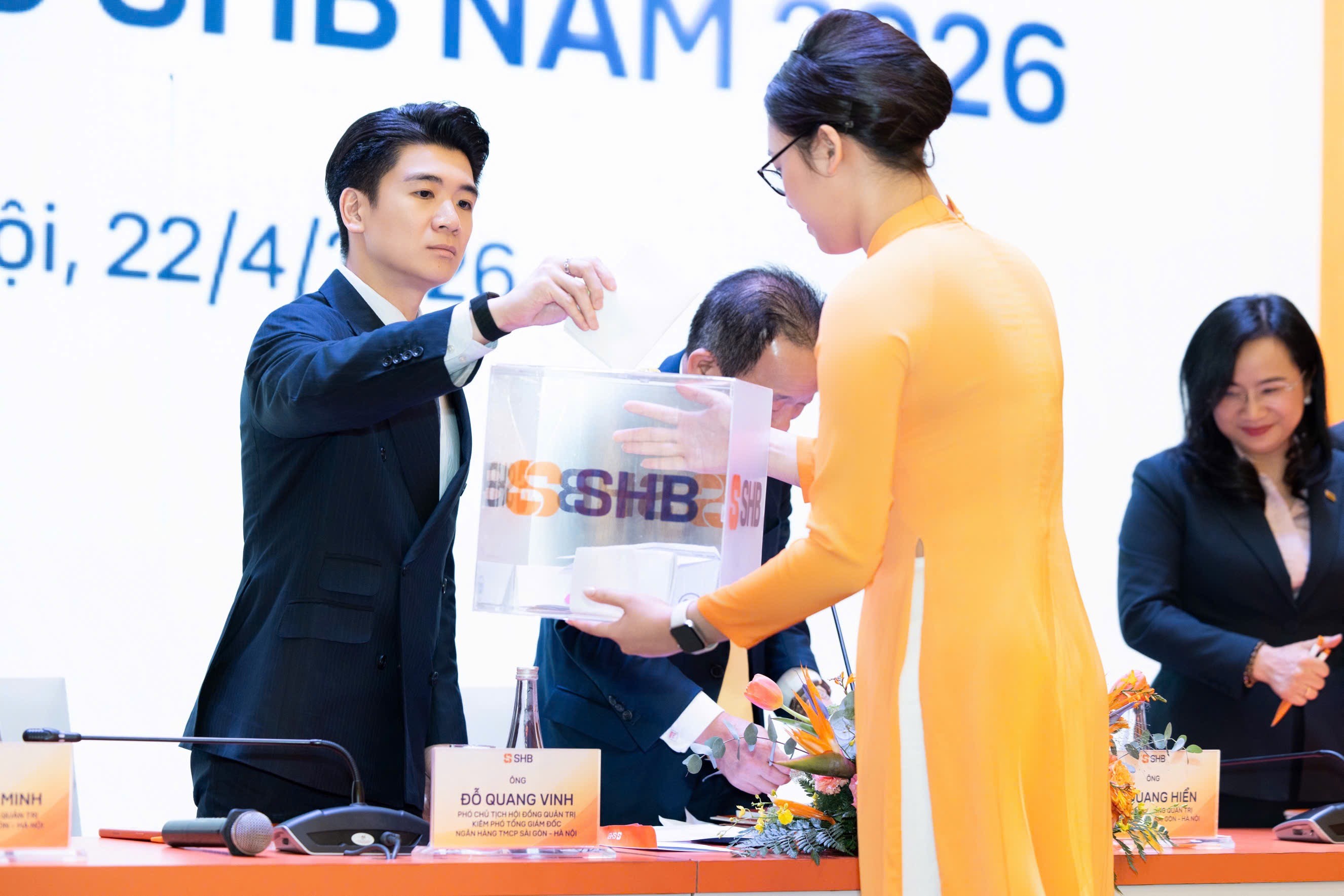 Chia sẻ tại Đại hội, Phó Chủ tịch HĐQT kiêm Phó Tổng giám đốc Đỗ Quang Vinh tái khẳng định định hướng xuyên suốt của SHB là kiên định chiến lược hợp tác, đồng hành cùng các tập đoàn, tổng công ty, doanh nghiệp lớn, đầu tàu của nền kinh tế. 