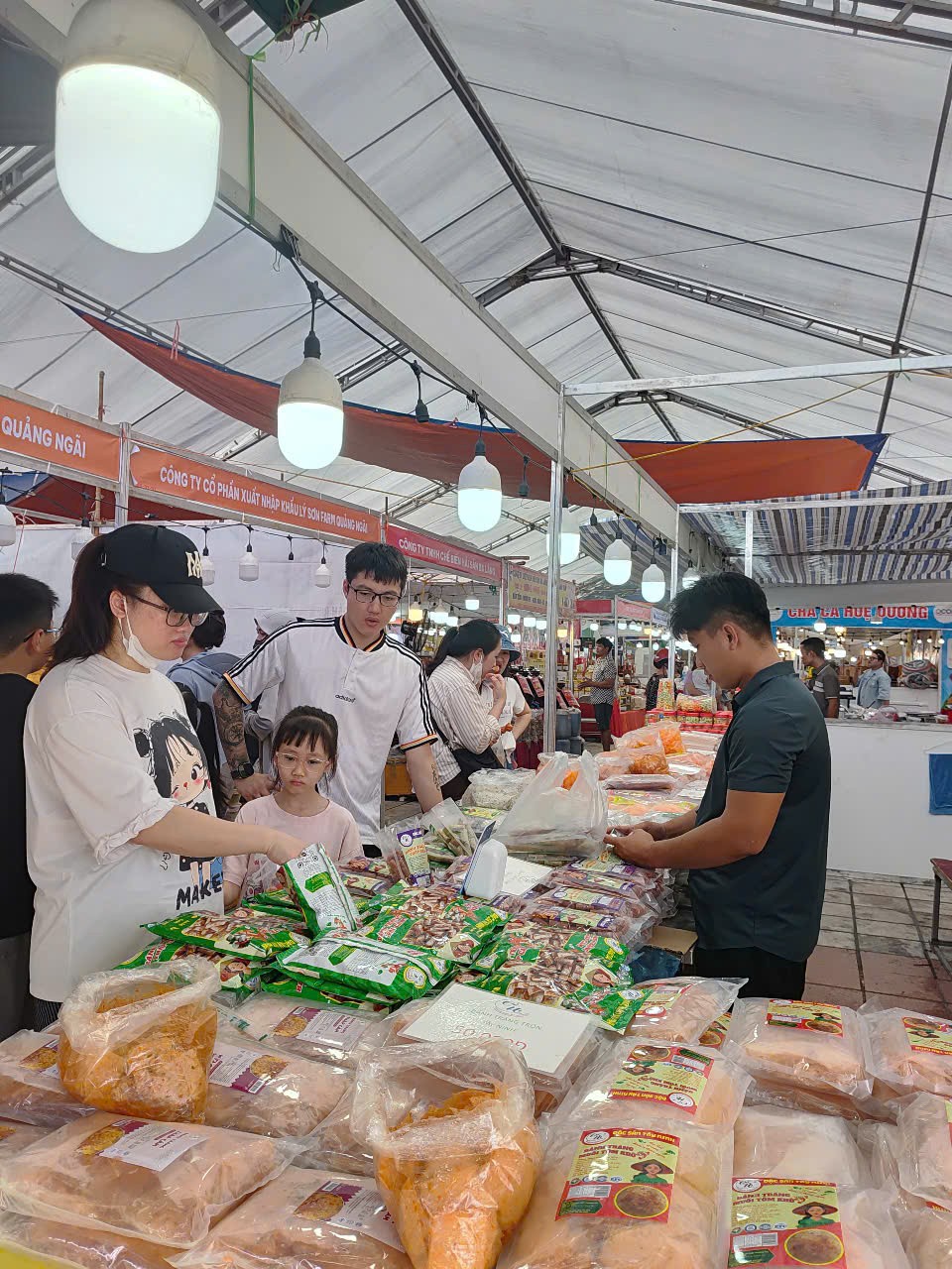 hoi-cho-xuc-tien-dien-bien-2-1781488243.jpg