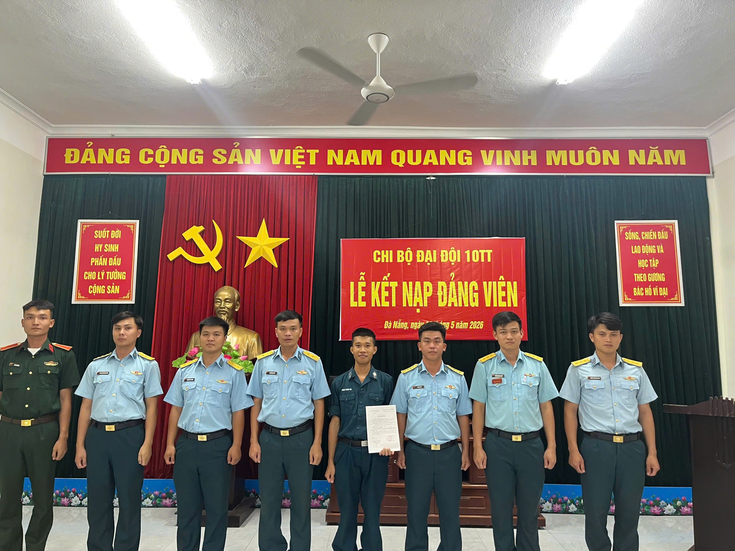 nguoi-linh-dang-vien-1782291559.jpg