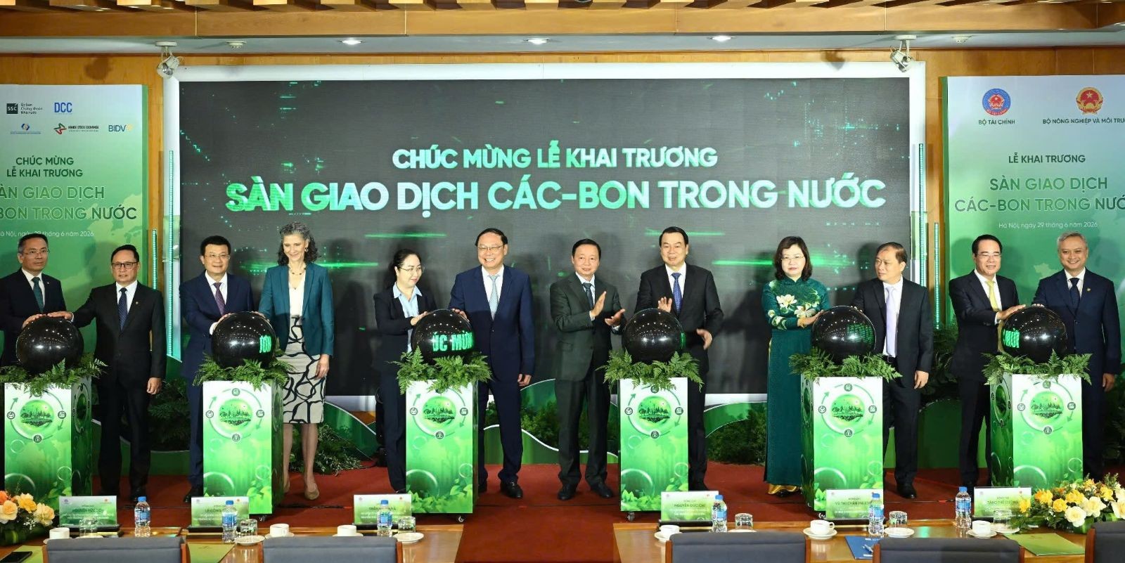 san-giao-dich-carbon-1-1782790289.jpg