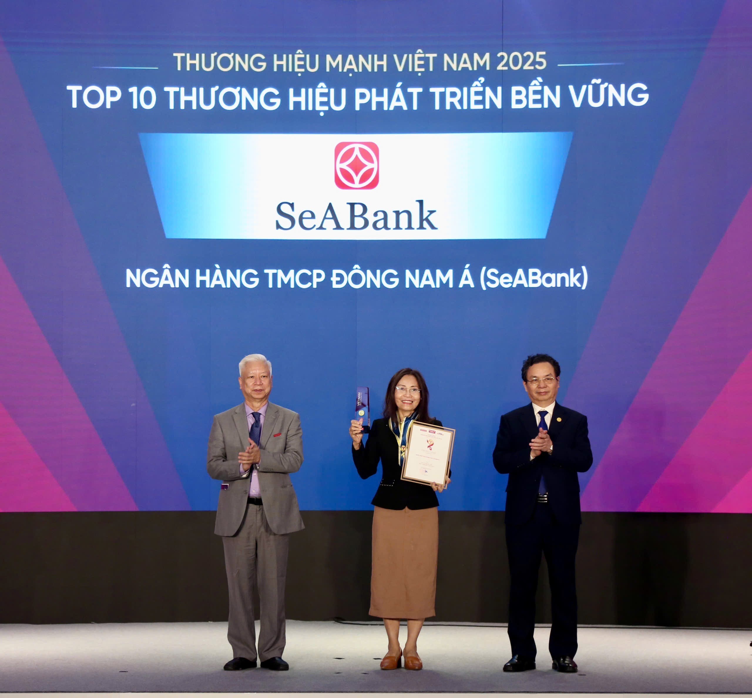 SeABank được vinh danh 17 năm liên tiếp tại các hạng mục khác nhau