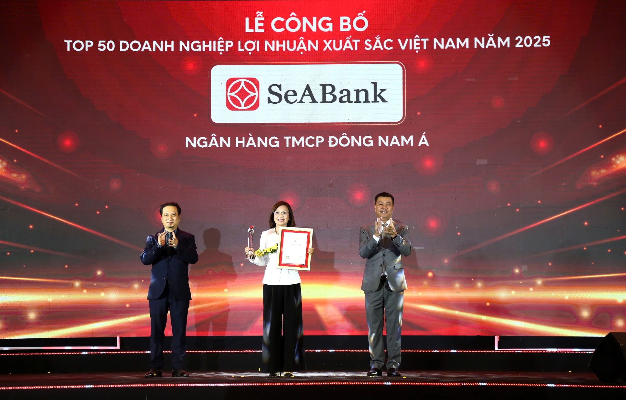SeABank được vinh dự góp mặt trong bảng xếp hạng Top 50 Doanh nghiệp lợi nhuận xuất sắc Việt Nam năm 2025