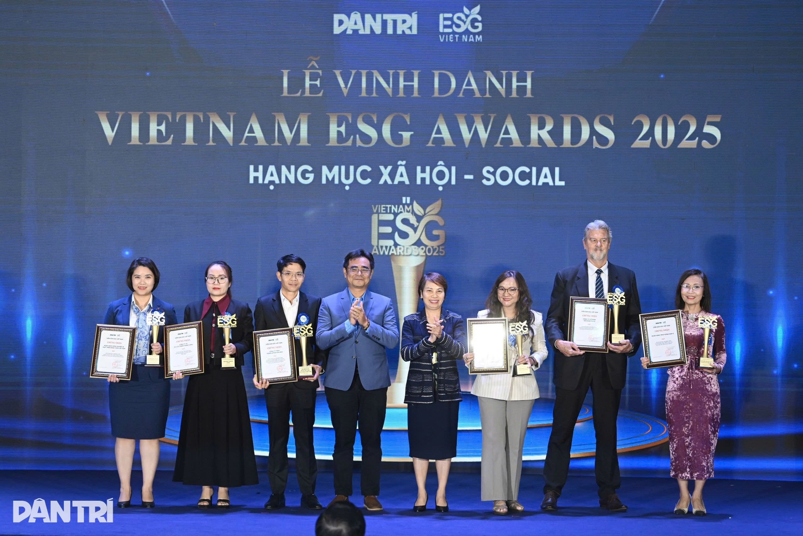SeABank là một trong 6 doanh nghiệp được vinh danh trong hạng mục Xã hội (S)