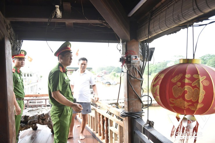 tuyen-truyen-pccc-tren-song-hong-stnn-1788857667.jpg