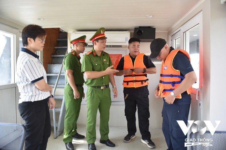 tuyen-truyen-pccc-tren-song-hong-stnn-2-1788857667.jpg