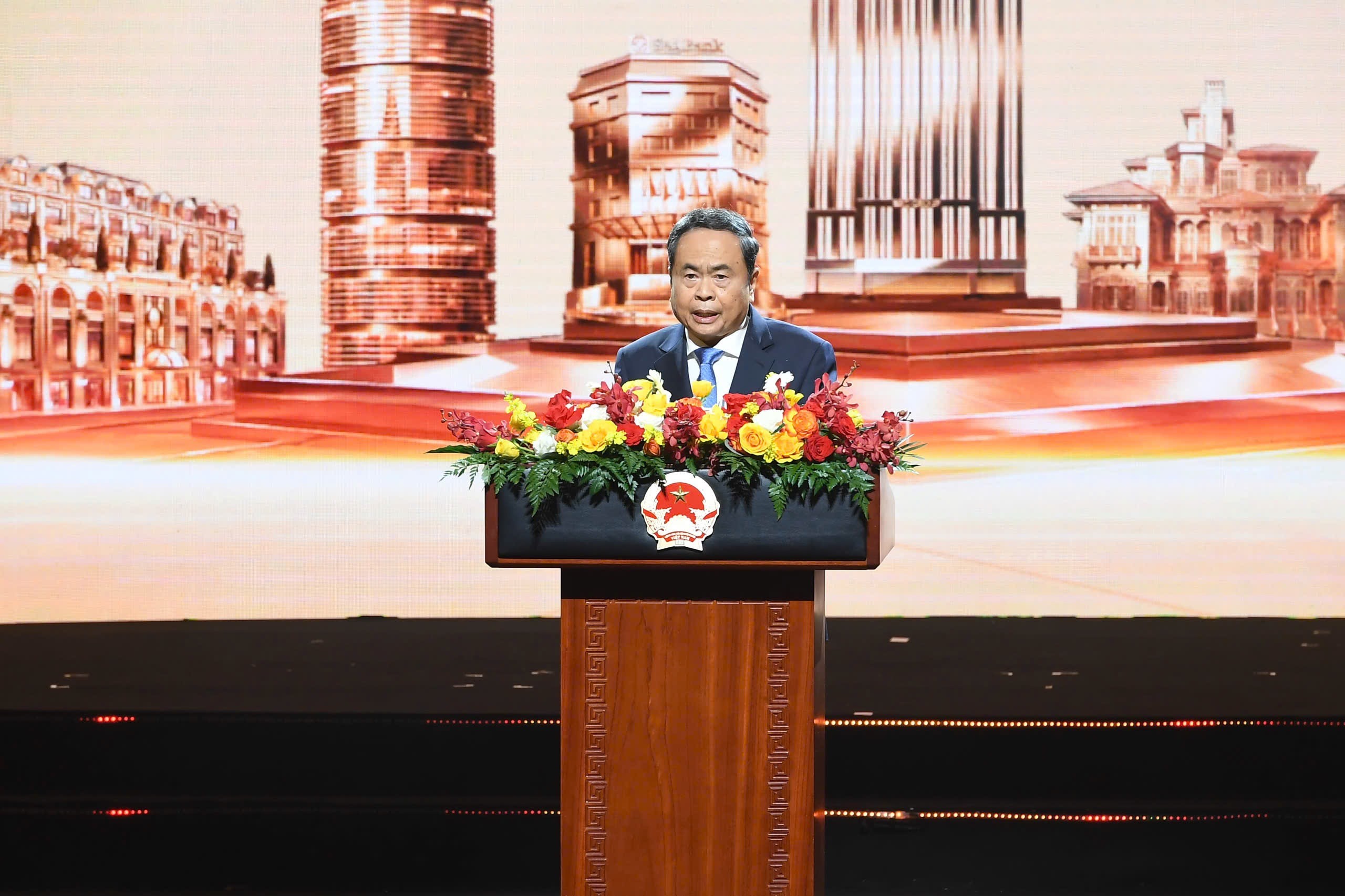 Chủ tịch Quốc hội Trần Thanh Mẫn phát biểu tại buổi Lễ và chúc mừng Anh hùng Lao động Nguyễn Thị Nga và SeABank