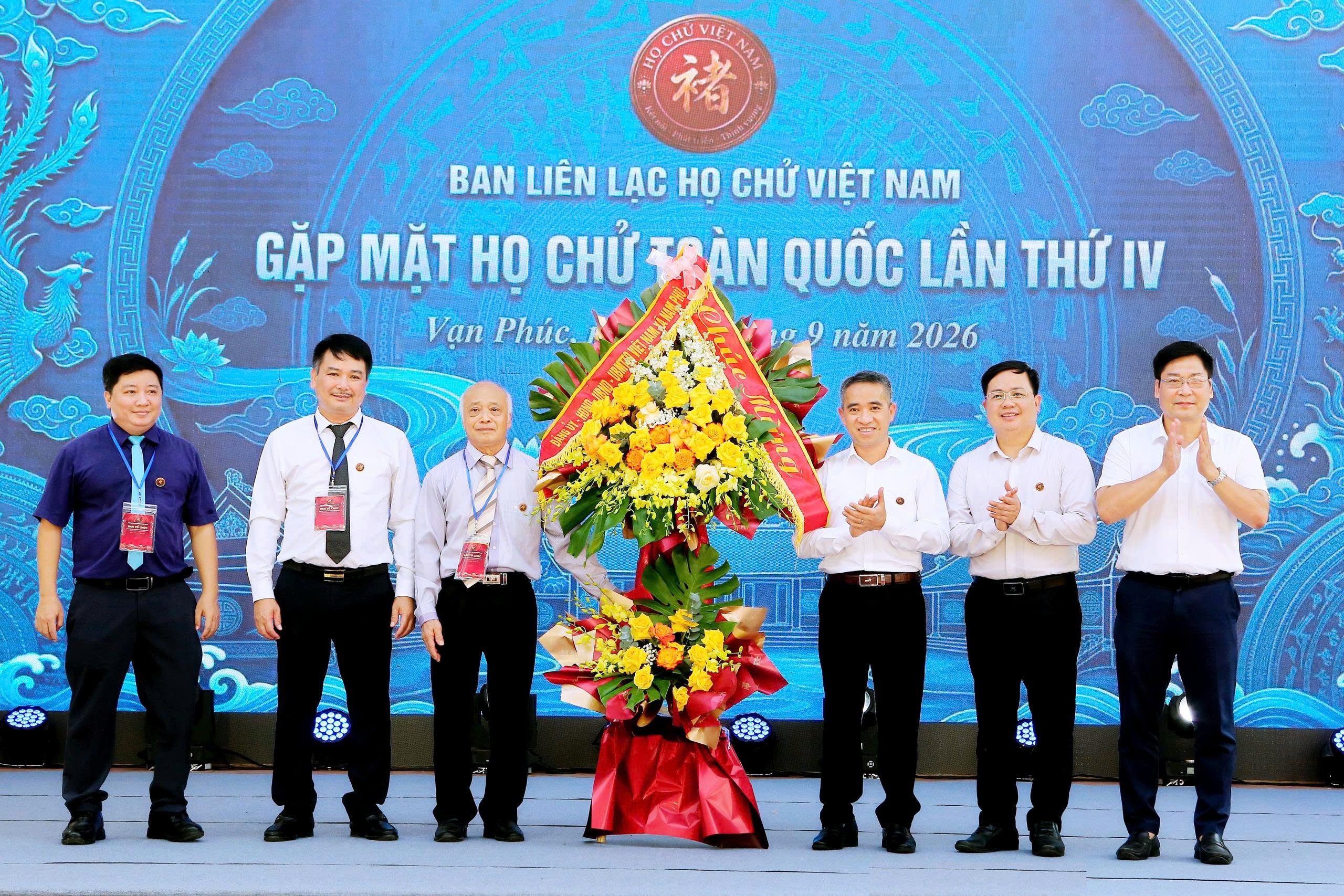 hop-mat-ho-chu-1-1789961287.jpg