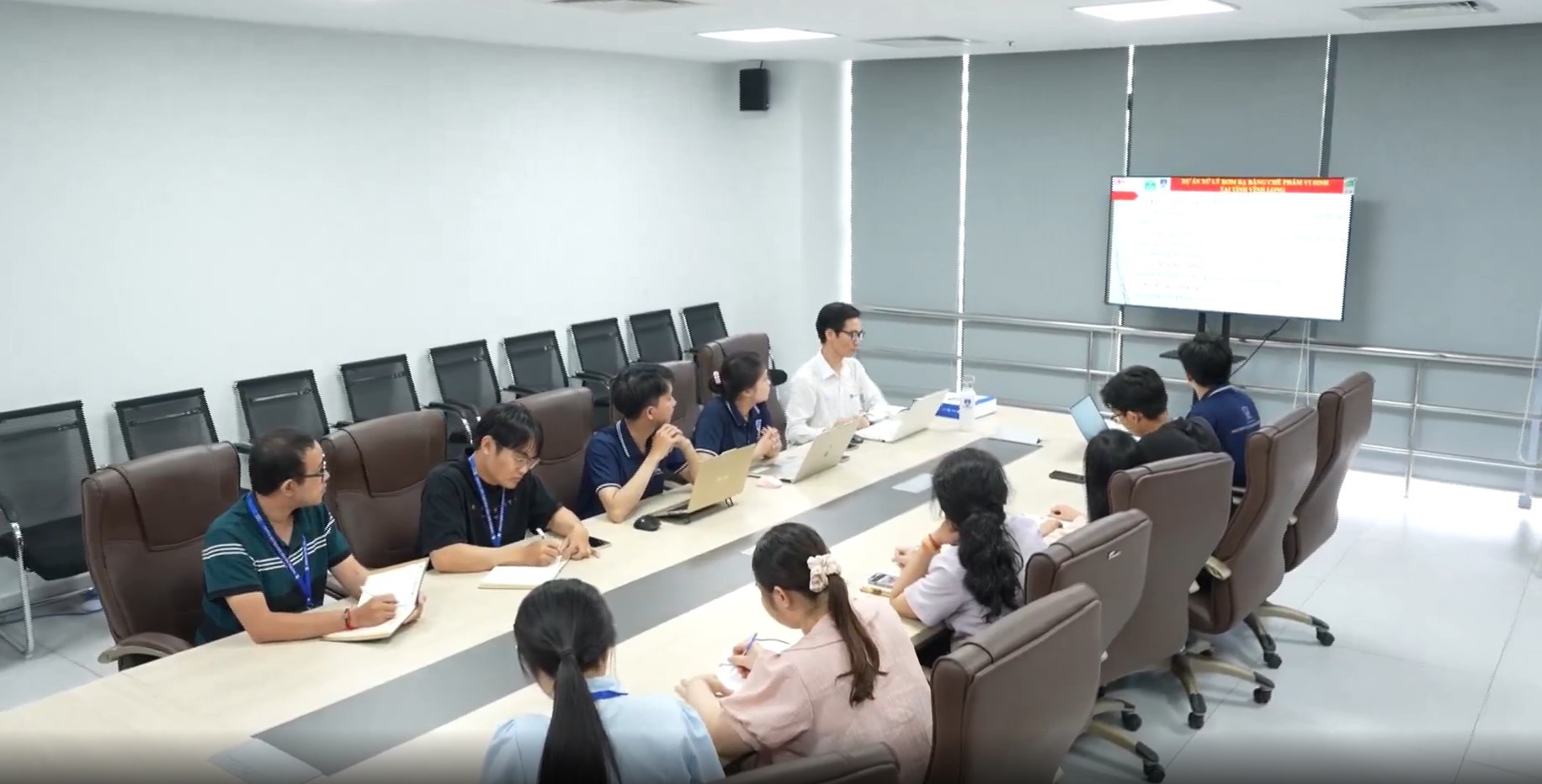 nhom-nghien-cuu-cua-truong-dai-hoc-nguyen-tat-thanh-thanh-pho-ho-chi-minh-1790674650.jpg