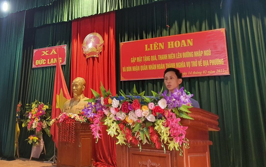 Đồng chí Nguyễn Cao Hùng - Huyện ủy viên, Chủ tịch Hội nông dân huyện phát biểu tại buổi lễ