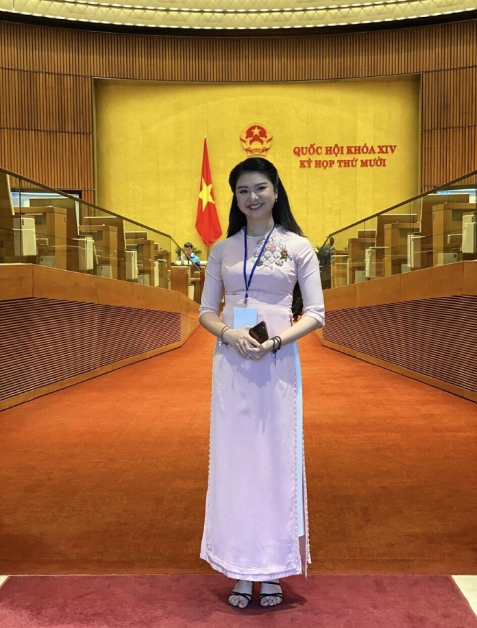 Á hậu Thảo Vy tại kỳ họp Quốc hội