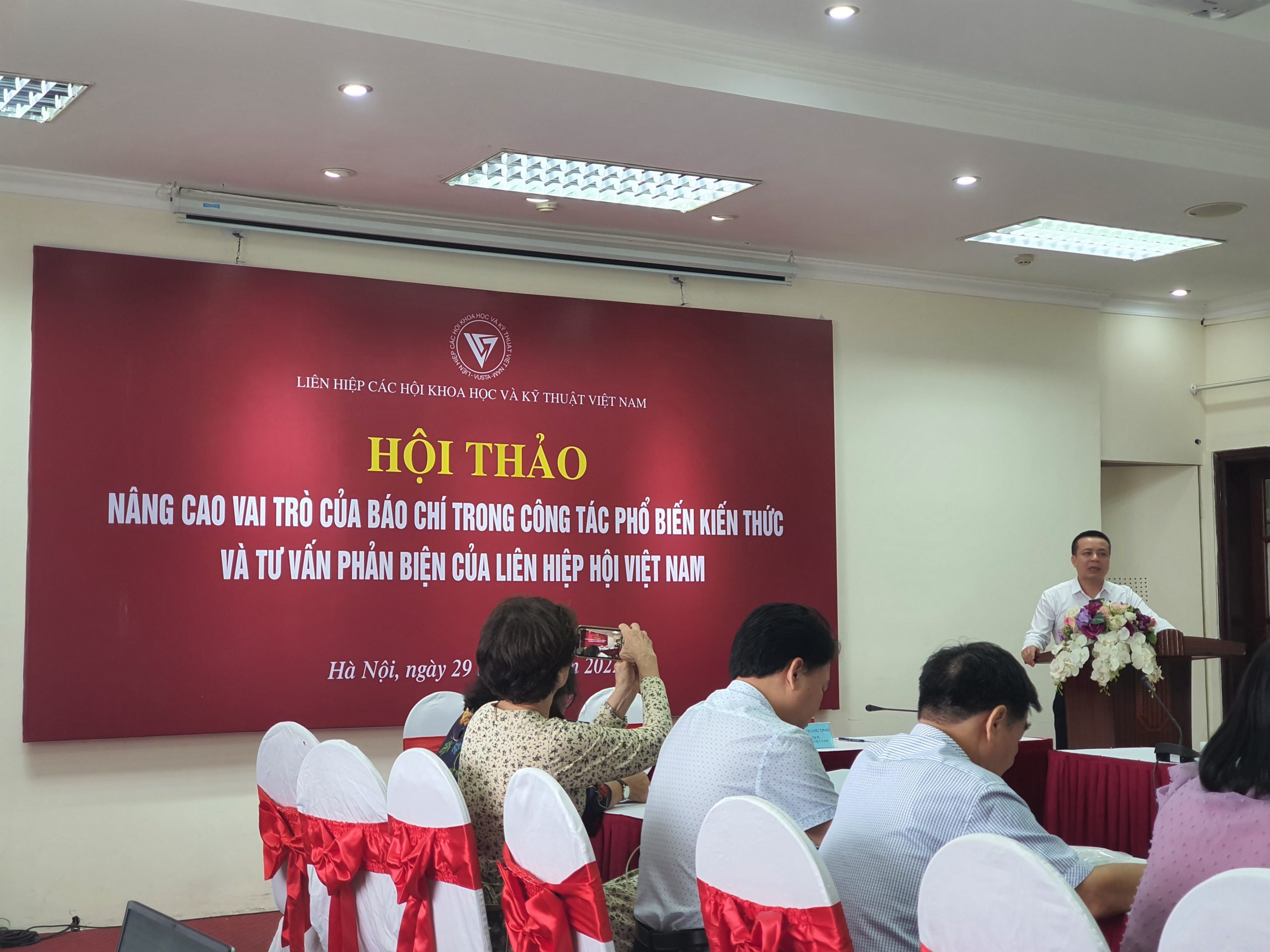 Ths. Lê Thanh Tùng - Trưởng Ban Truyền thông và Phổ biến kiến thức - Liên hiệp Hội Việt Nam phát biểu tại buổi tại buổi hội thảo